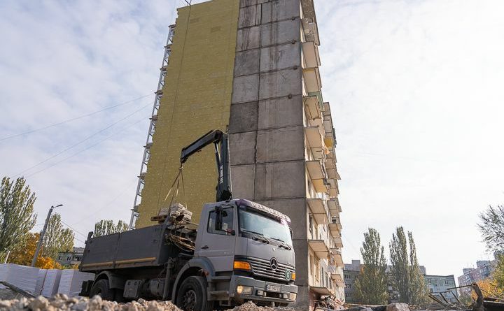 Сертифікати на житло та ремонт квартир: як просувається відновлення напівзруйнованої ворожим ударом запорізької багатоповерхівки, — ФОТО, ВІДЕО