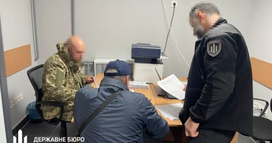 Полковник «працевлаштував» дружину у ЗСУ та отримав майже 1 млн “бойових”, — ДБР