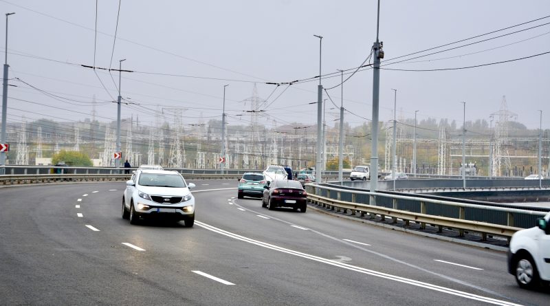 Ремонт триває: у Запоріжжі на вихідних обмежують рух греблею