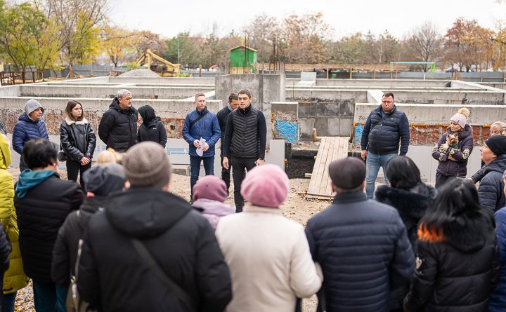 Темпи відбудови пришвидшаться: стало відомо, коли завершать ремонт пошкодженої ворожим ударом багатоповерхівки в Запоріжжі, — ВІДЕО