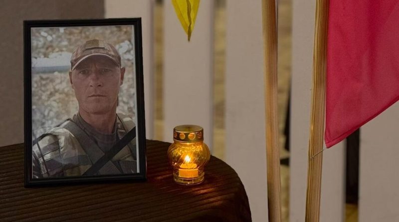 Не витримало серце: помер працівник запорізького театру молоді, що три роки боронив країну від загарбників
