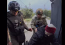 Чотири дні йшли до пункту евакуації: з околиць селища під Запоріжжям вивезли ще кількох людей, — ВІДЕО